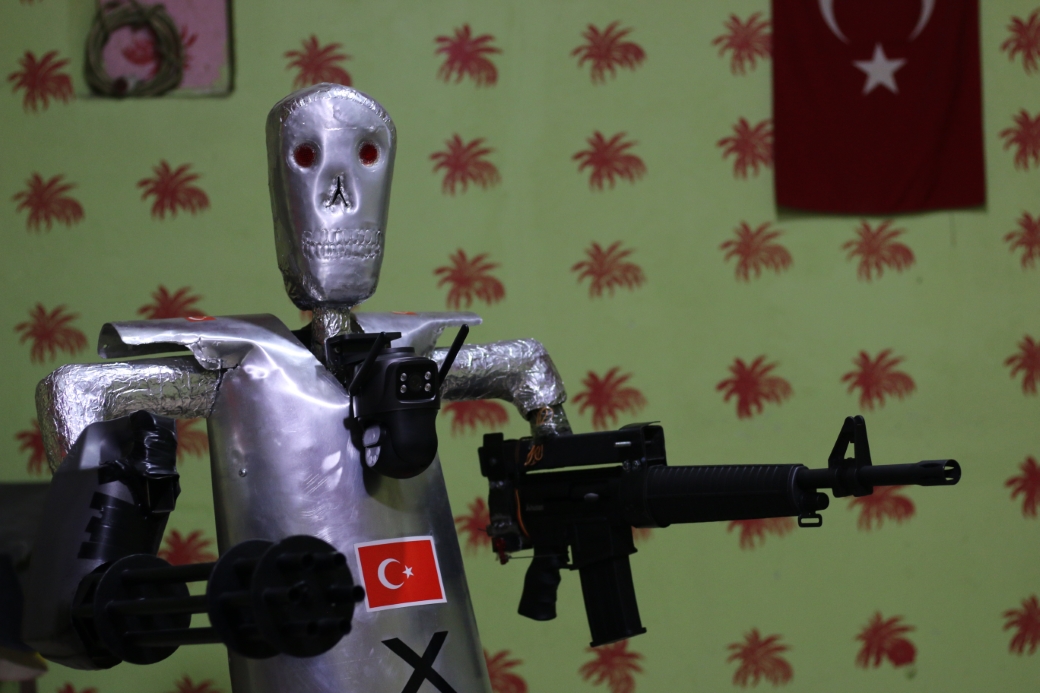 Siirtli kaşif yapay zekalı robot asker yaptı