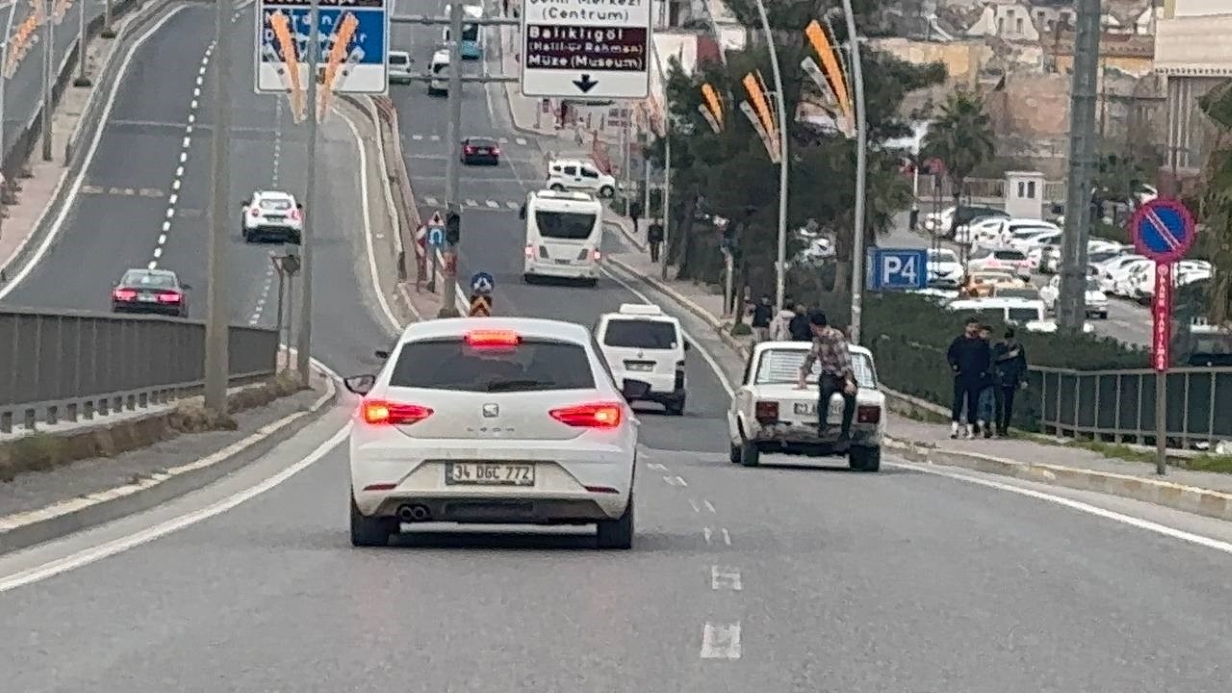 Şanlıurfa’da tehlikeli yolculuk kamerada