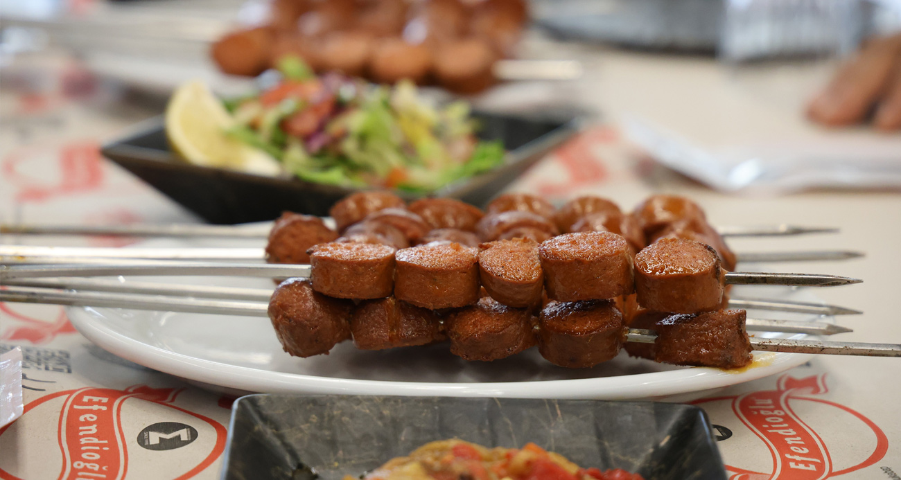 İftar sofralarının vazgeçilmezi ‘irişkit sucuğu’