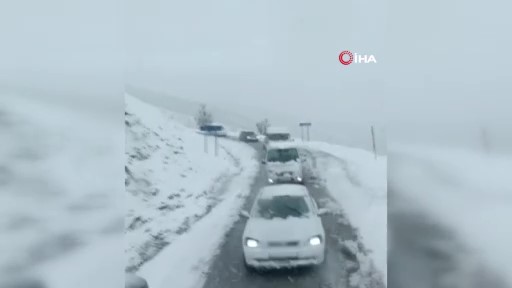 Muş’ta tipi nedeniyle yolda mahsur kalan 85 kişi kurtarıldı