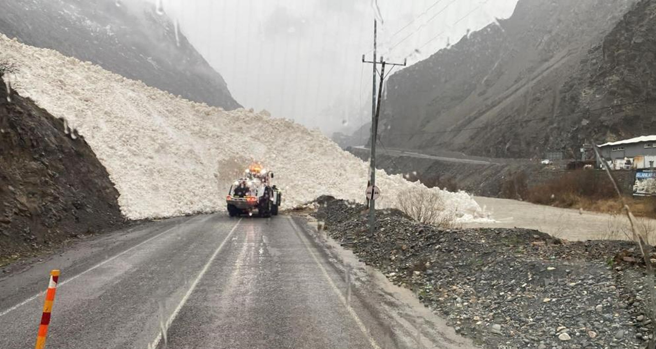 Hakkari-Şırnak yoluna çığ indi