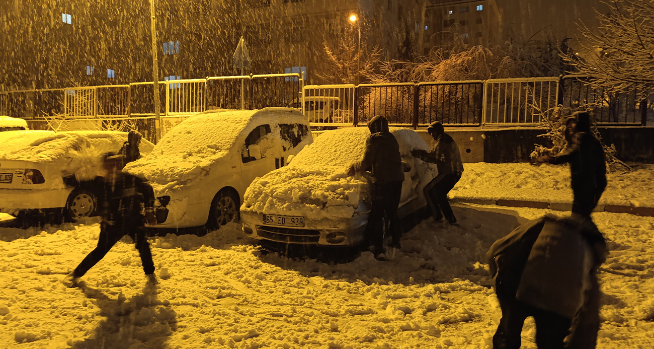 Van’da okullara kar tatili