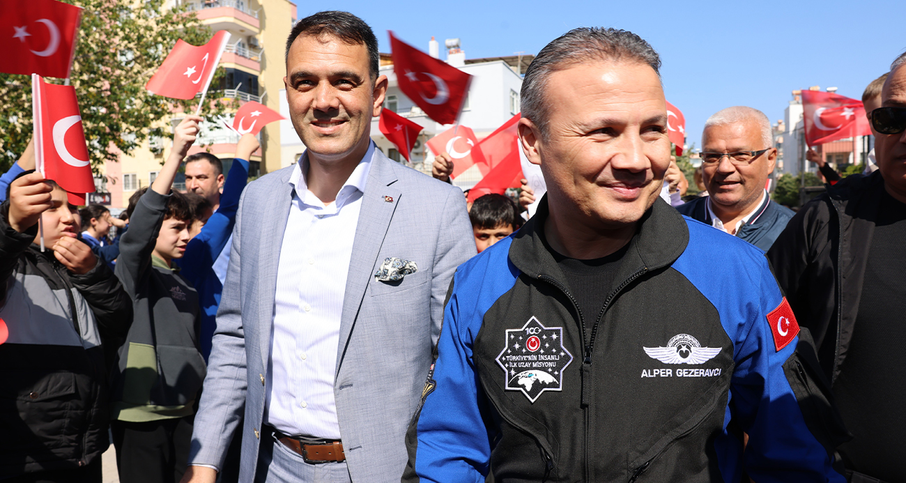 Türkiye’nin ilk astronotu Alper Gezeravcı mezun olduğu okulunu ziyaret etti