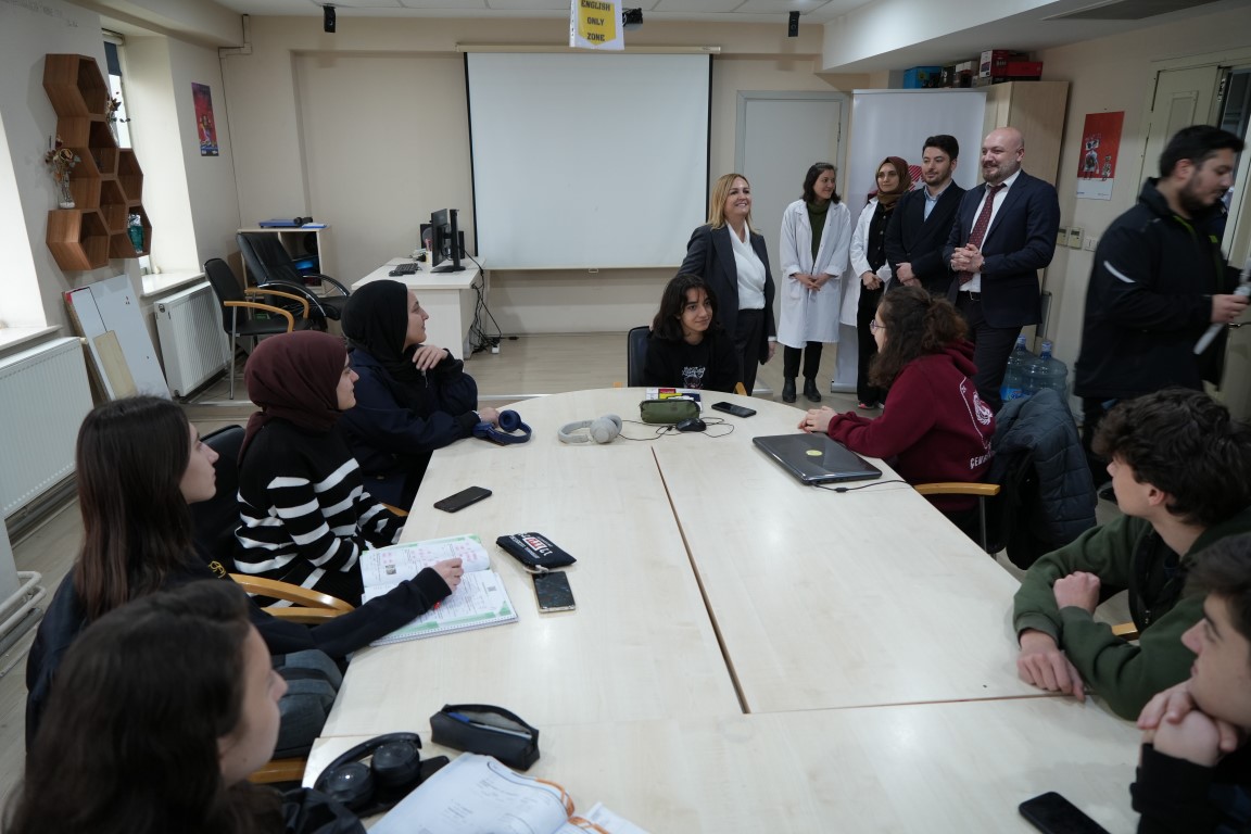 Bayraktar, “Bayrampaşa’da önceliğimiz kentsel dönüşüm ve otopark, kadın, çocuk, spor odaklı pek çok projemiz de var”