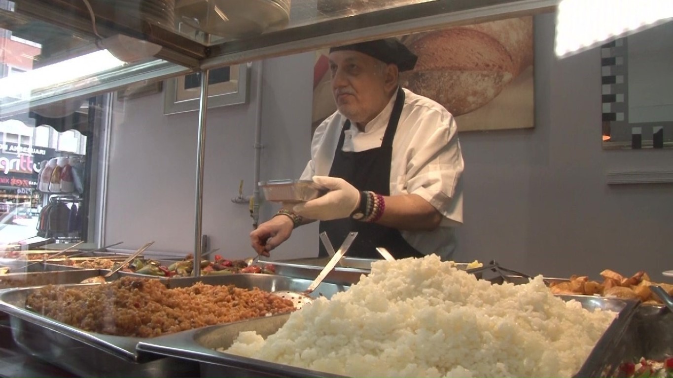 Üsküdar’da enflasyona meydan okuyan lokanta yoğun ilgi görüyor