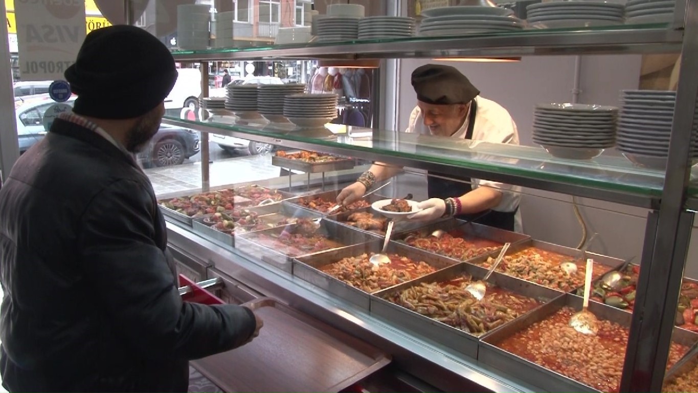 Üsküdar’da enflasyona meydan okuyan lokanta yoğun ilgi görüyor