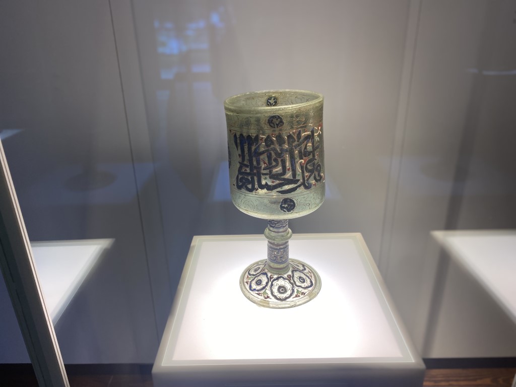 Milli Saraylar Cam ve Billur Müzesi’nde formu nedeniyle dünyada tek örnek: Kadeh şeklindeki Memlük kandili dikkat çekiyor