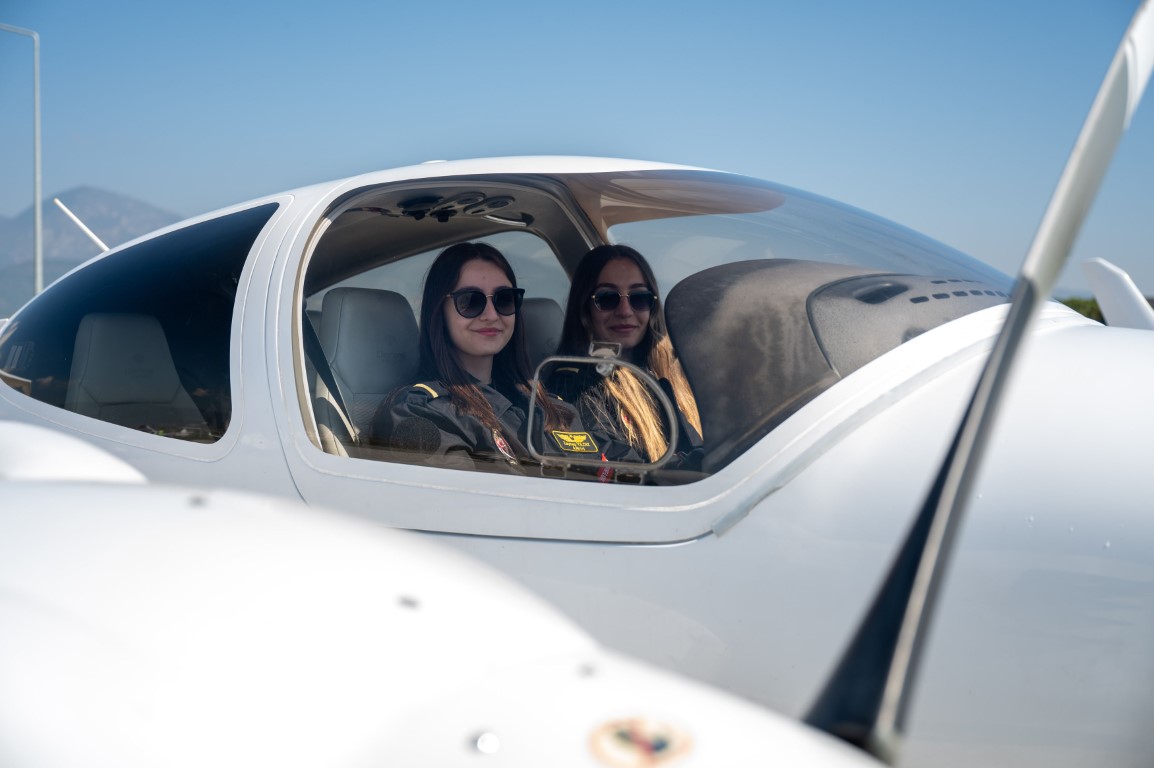 Sabiha Gökçen’in izinden giden kadın pilot adayları gökyüzünde gurur veriyor