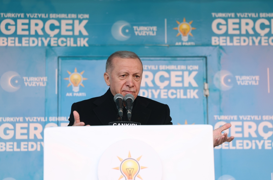 Cumhurbaşkanı Erdoğan: "Özgür efendinin darbelerde acı çekenler, işkence görenler, hayatı kararanlar başta olmak üzere tüm Türkiye’ye özür borcu var"