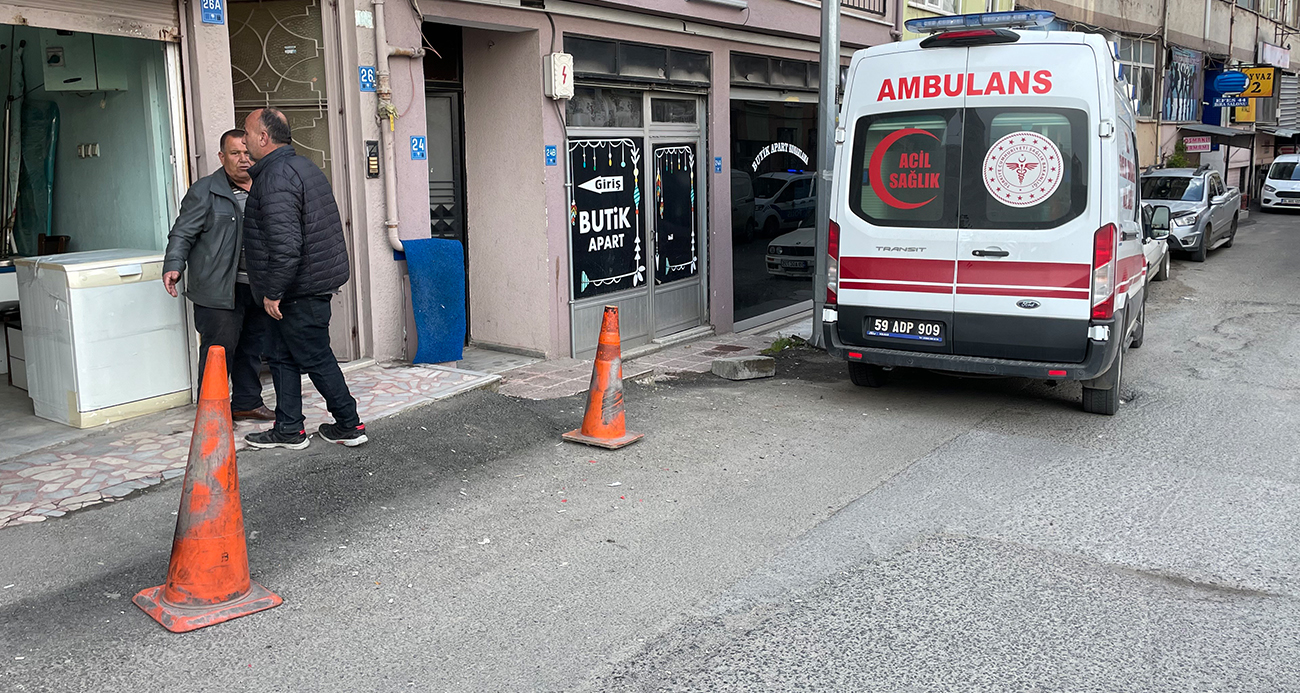 3’üncü kattan düşen bebeği tente kurtardı