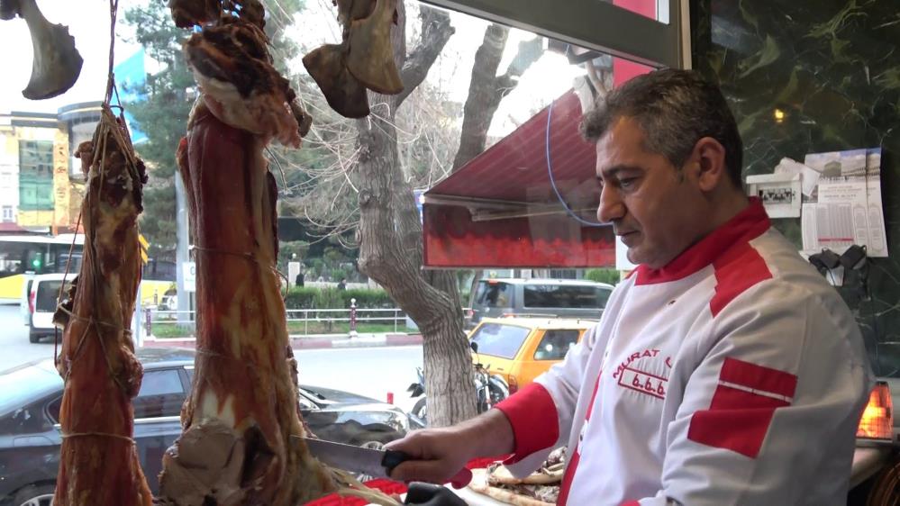 Siirt’te büryan kebabı iftar sofralarını süslüyor