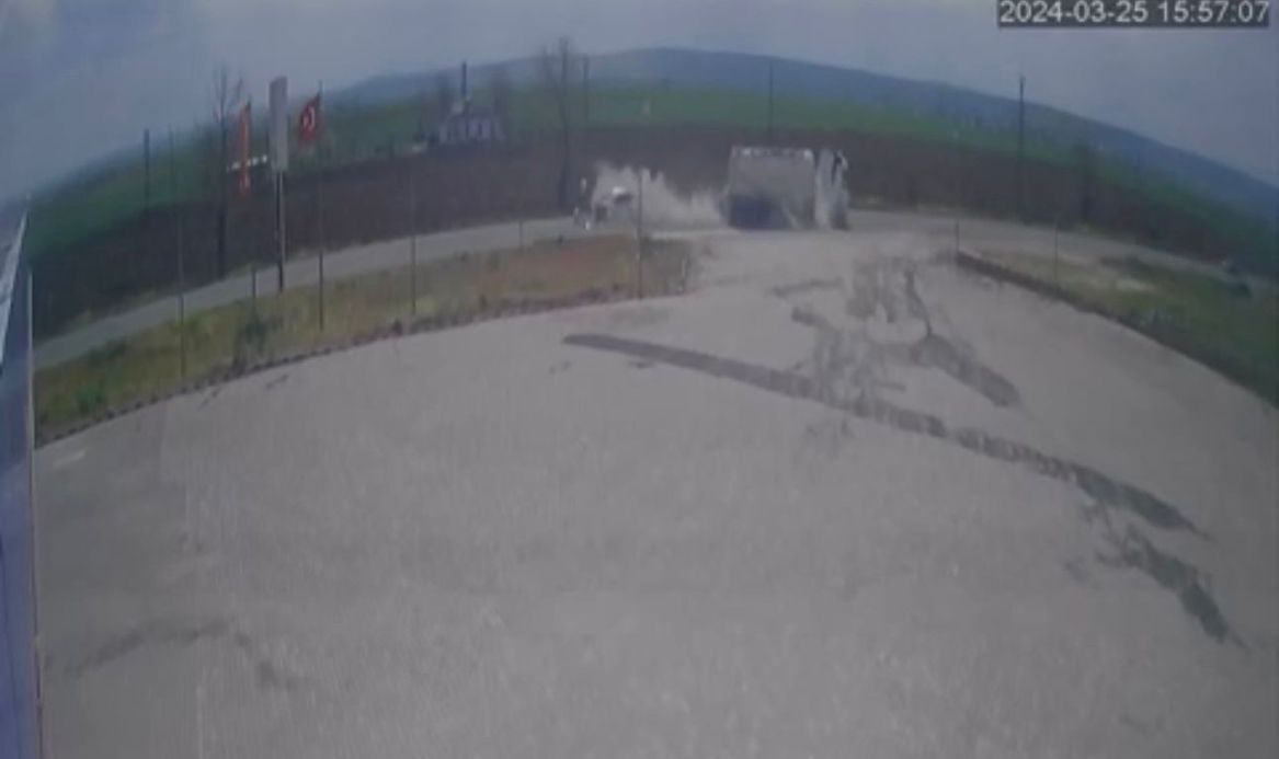 Şanlıurfa’da feci kaza kameraya yansıdı: 1 ölü, 2 yaralı
