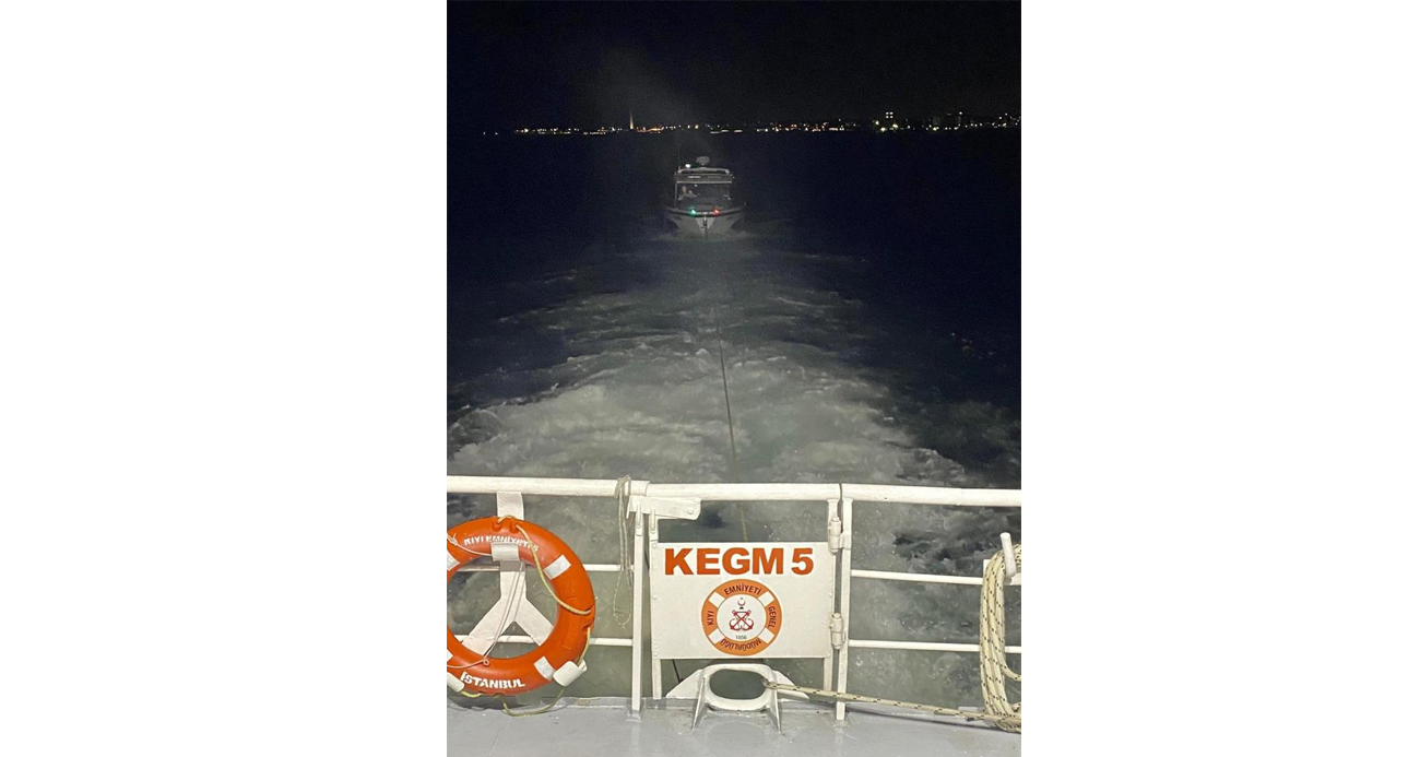 Yeşilköy açıklarında makine arızası yapan tekne sürüklendi, 3 kişi kurtarıldı