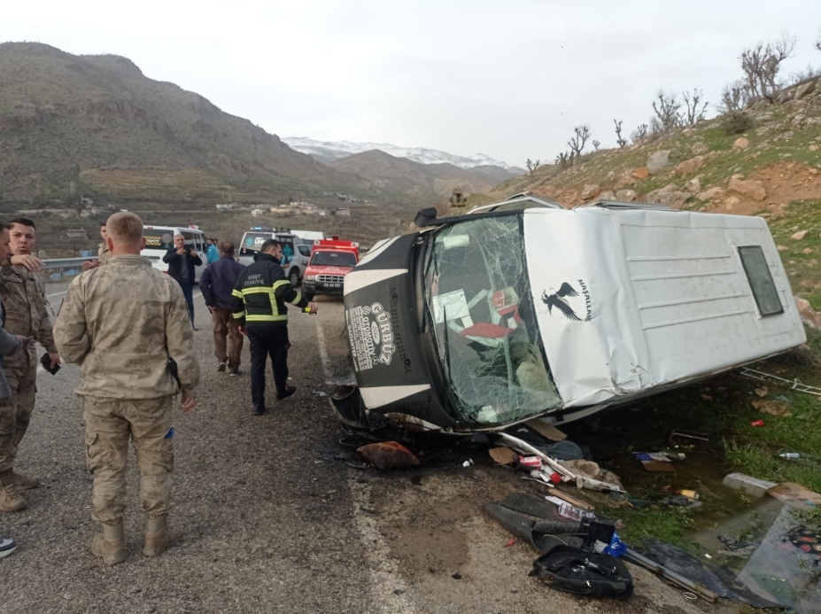 Siirt’te öğrenci minibüsü devrildi: 1 ölü, 6 yaralı