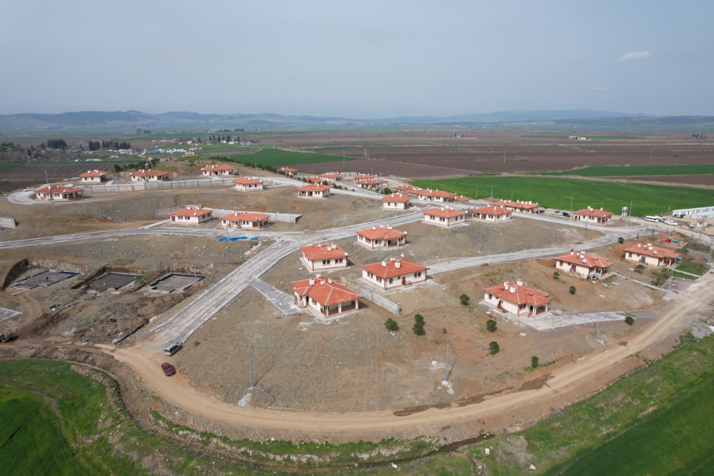 Depremin merkezinde depremzedeler bir bir evlerine yerleşiyor