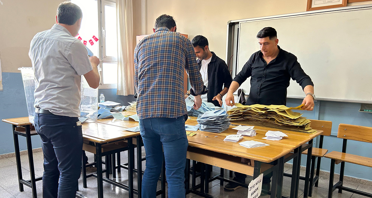 Cemil Tugay oy kullandığı sandıktan 1’inci çıktı