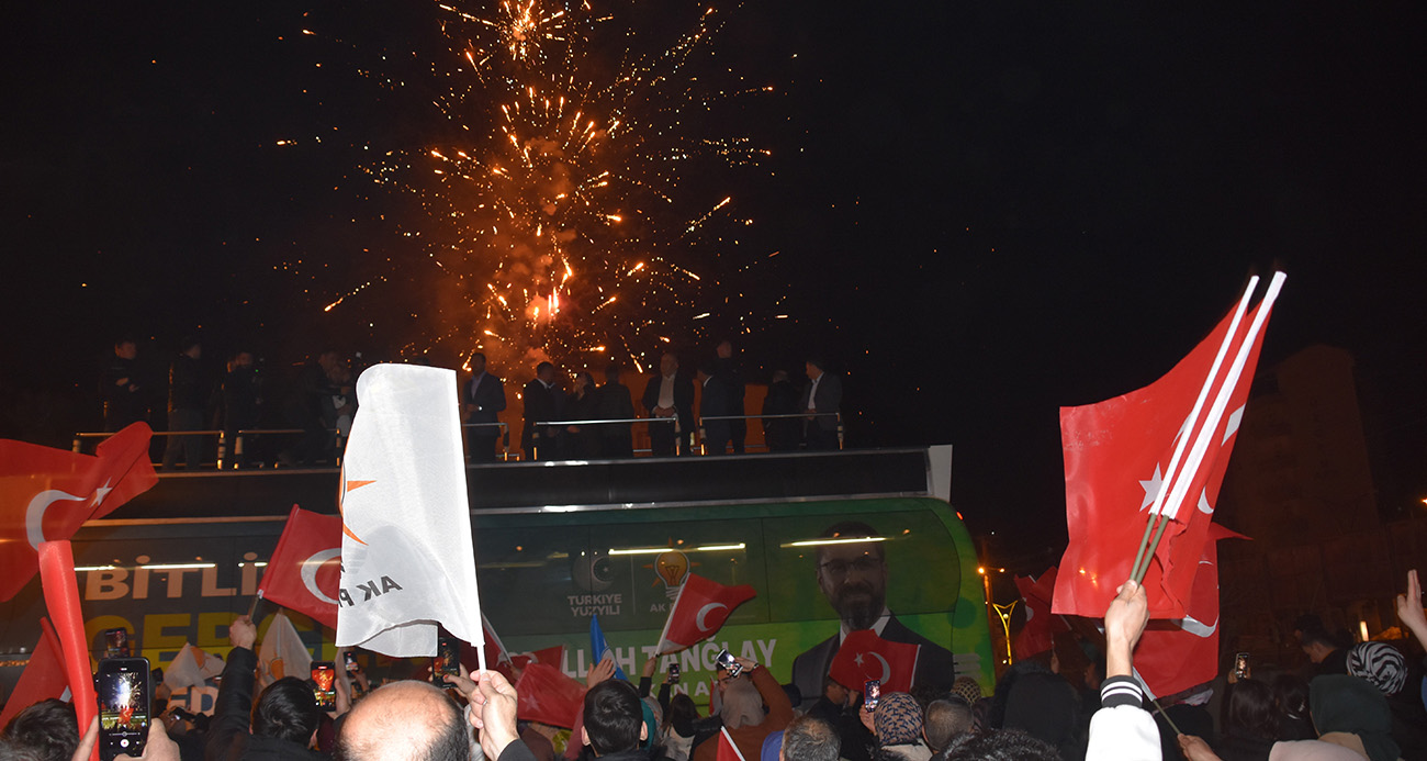 Bitlis’te AK Parti seçim kutlaması yaptı