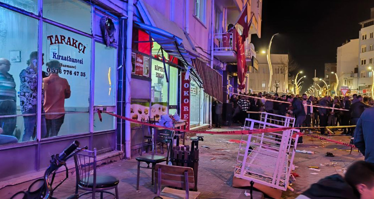 Seçim kutlamaları sırasında parti binasının balkonu çöktü