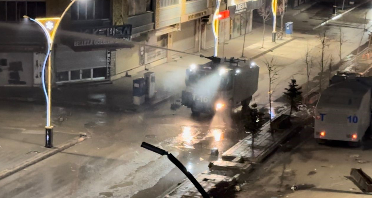 Yüksekova’da izinsiz yürüyüşe polis müdahalesi
