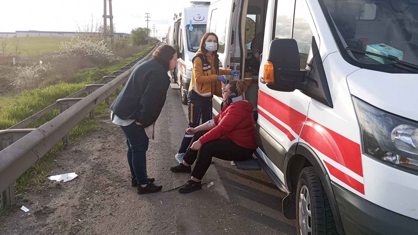 Tekirdağ’da işçi servisi askeri personel taşıyan servise çarptı: 16 yaralı