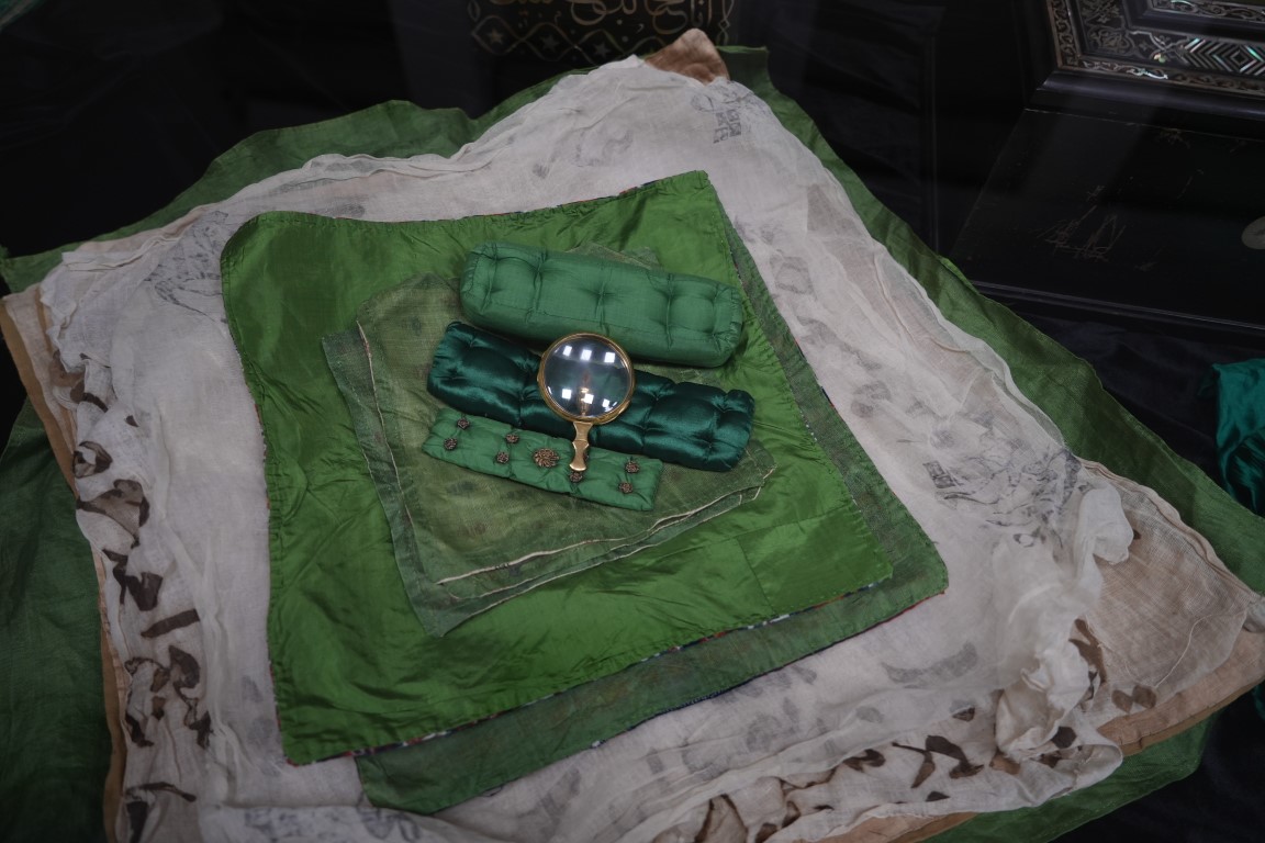 Yıldız Sarayı’ndan 100 yıl önce devredilen kutsal emanetler gün yüzüne çıktı