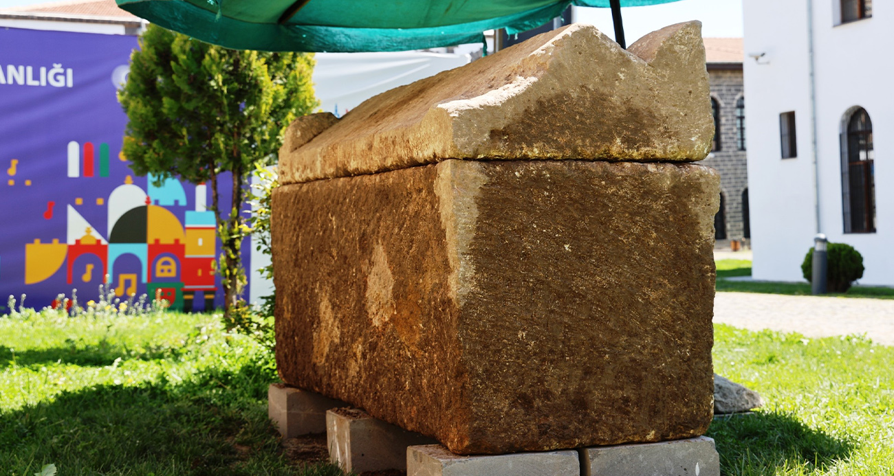 Roma dönemine ait "lahit" bulundu