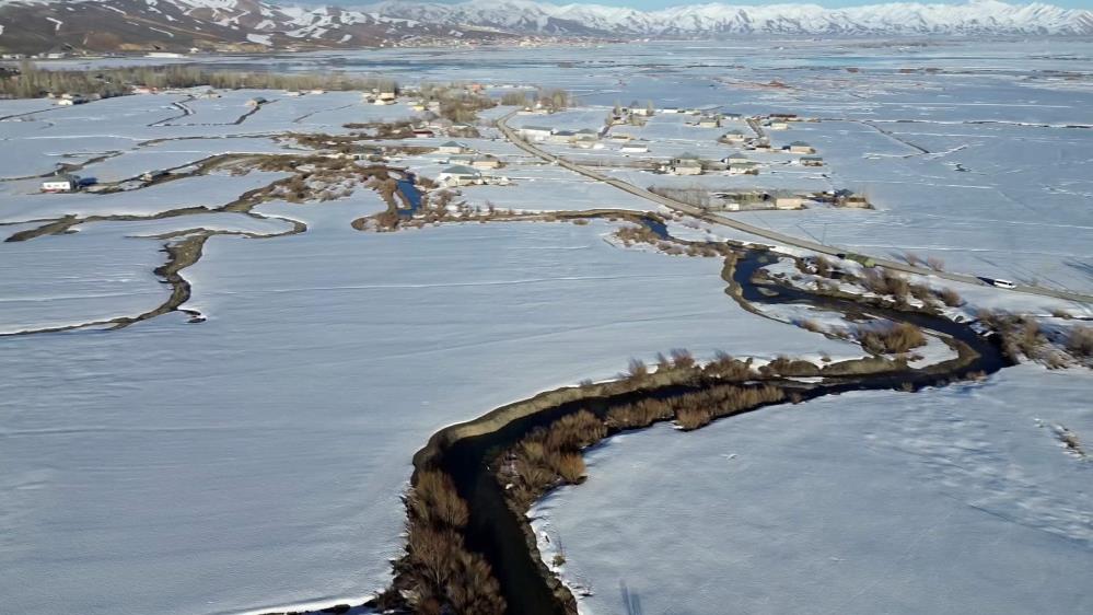 Yüksekova’nın kar altındaki menderesleri mest etti