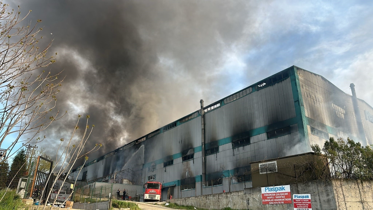Tekirdağ’da 6 işçinin etkilendiği fabrika yangını kontrol altına alındı