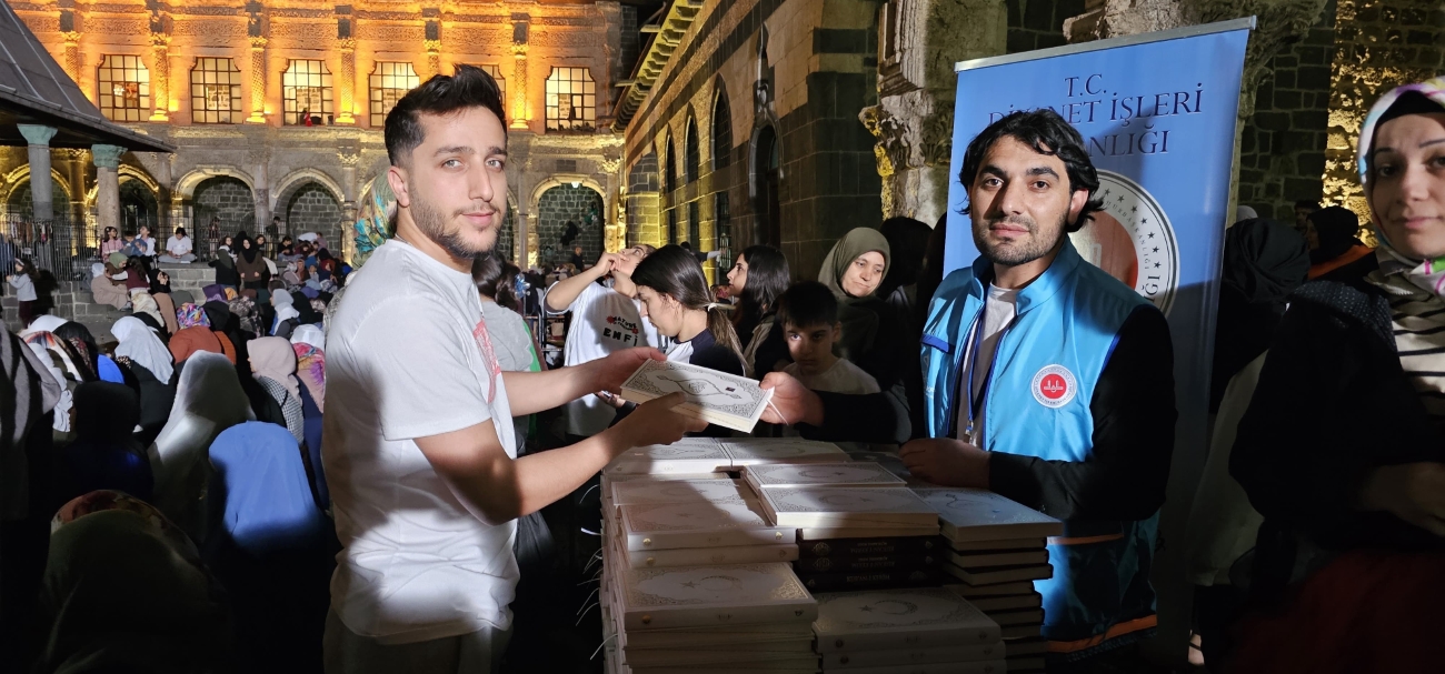 Camiler Kadir Gecesi’nde doldu taştı