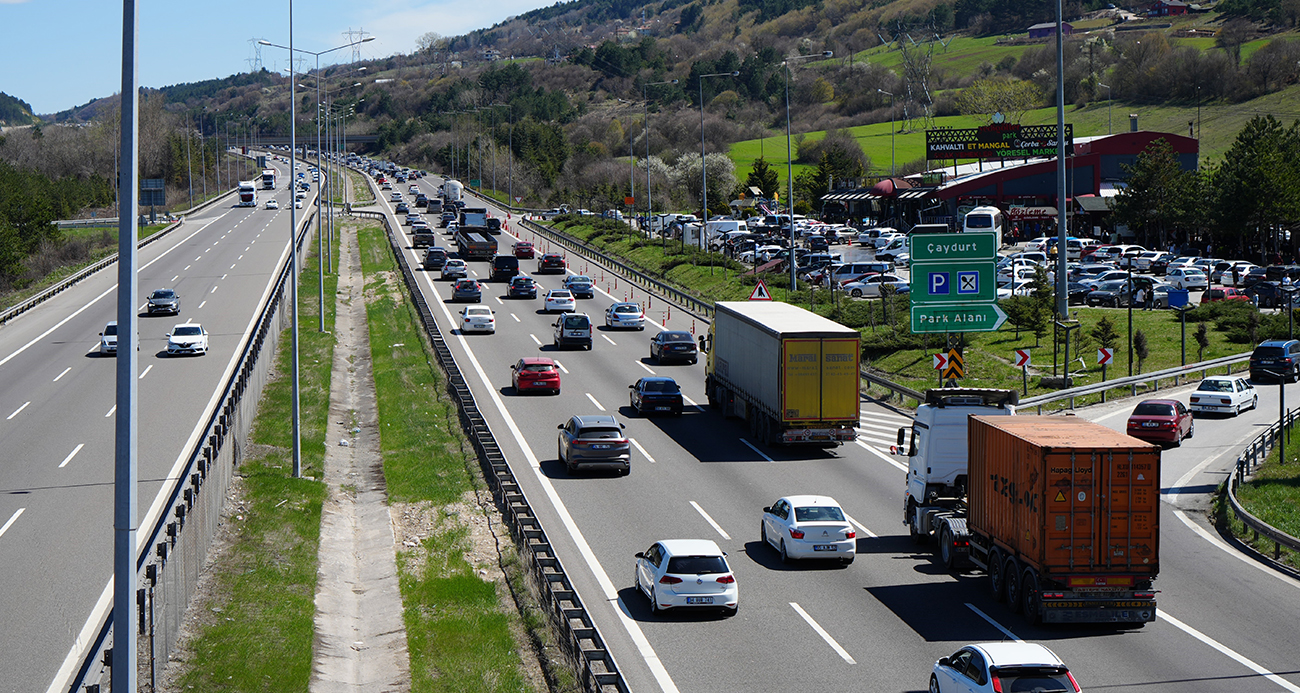 Bayram göçü sürüyor: Trafik durma noktasına kadar geliyor