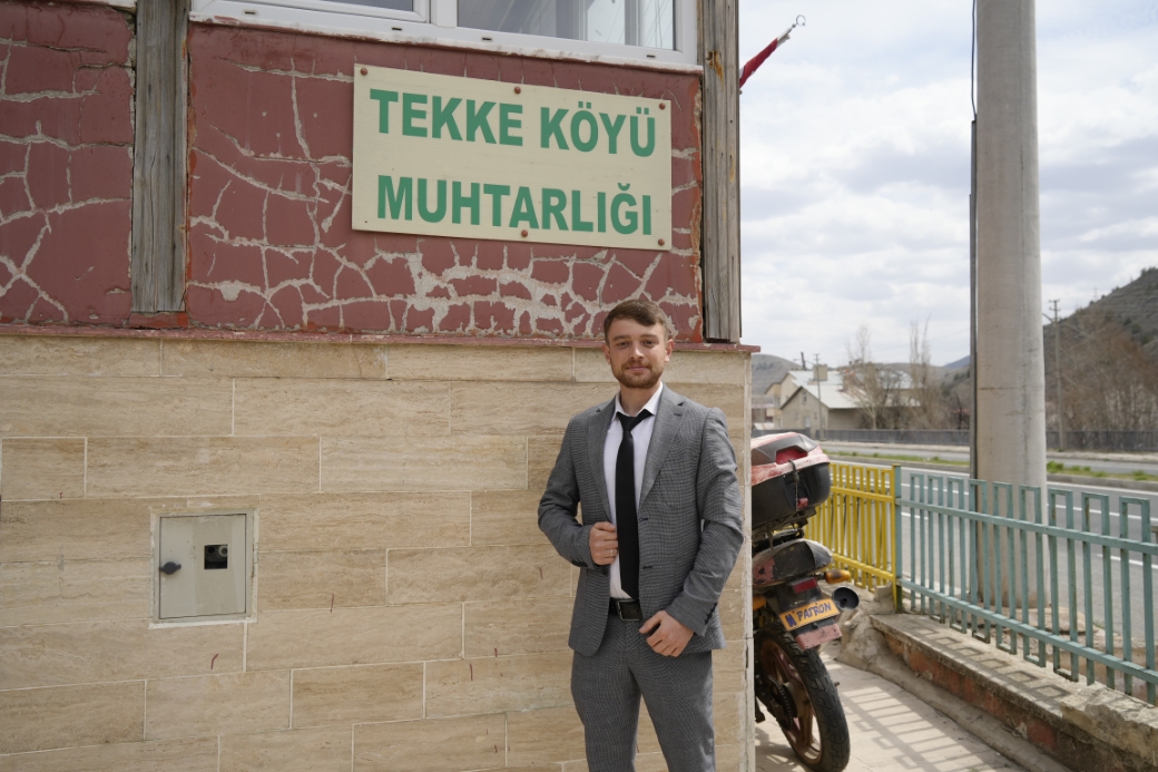 Gümüşhaneli genç 24 yaşında köyünün muhtarı oldu
