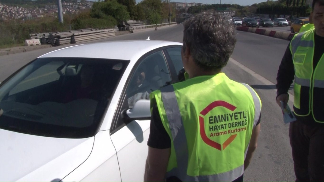 Emniyetli Hayat Derneği tarafından trafikteki sürücülere farkındanlık etkinliği düzenlendi
