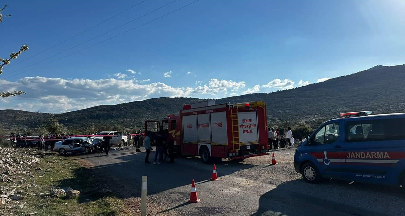 İki aracın çarpıştığı kazada karı koca öldü, kızları ağır yaralı