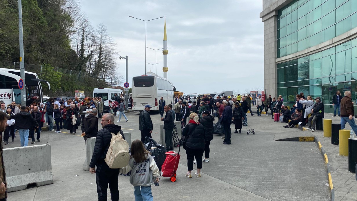 Sarp Sınır Kapısı’nda bayram ilk iki gününde 44 bin yolcu giriş- çıkış yaptı