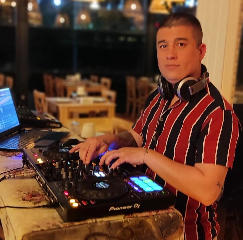 İstanbul’da işi bırakan DJ’ye silahlı saldırı kamerada: Eski patronunun tuttuğu tetikçi kurşun yağdı