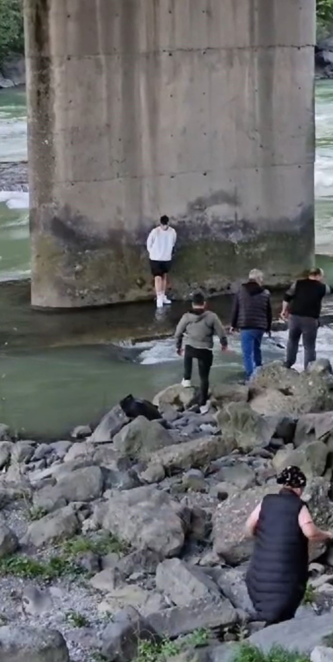 Çoruh Nehri’nde balık tutmak isterken az kalsın canından oluyordu