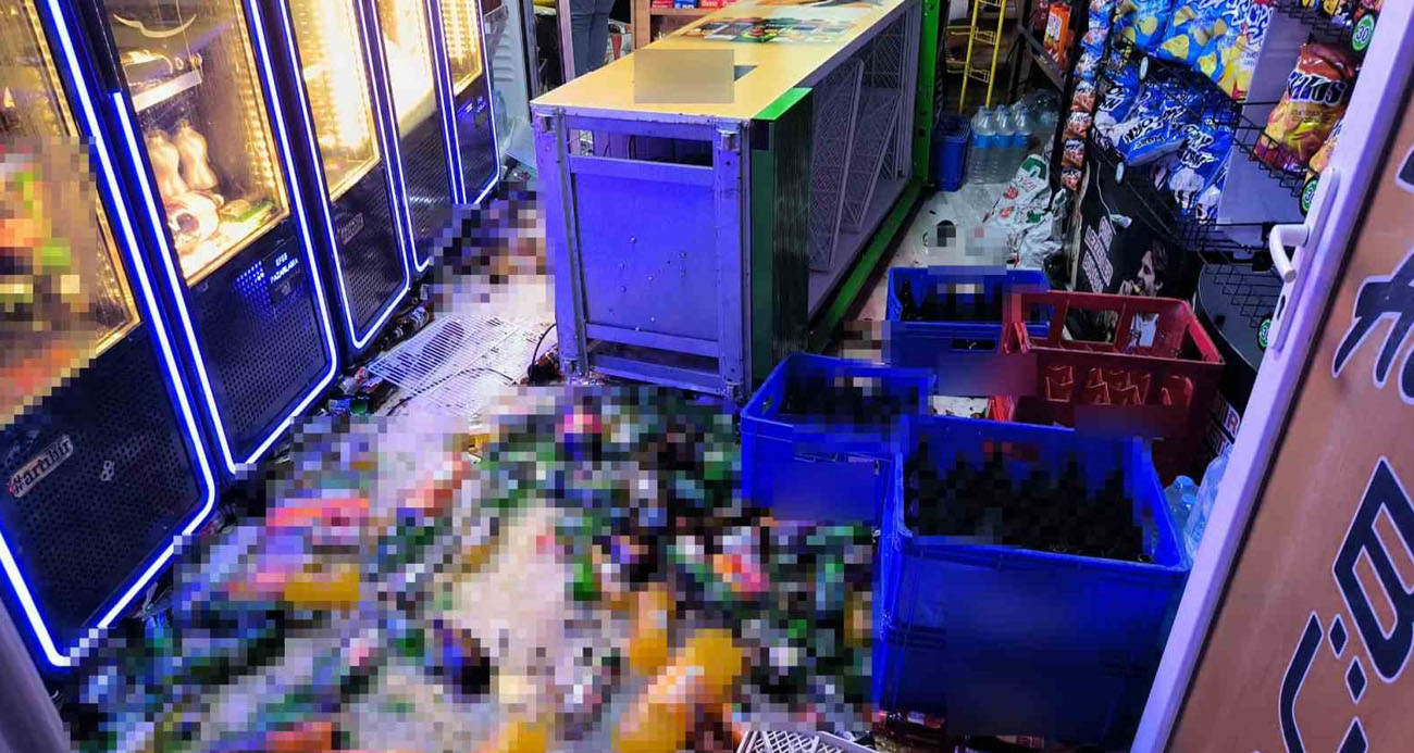 Eski ortağının iş yerini bastı, sopayla kırılmadık eşya bırakmadı