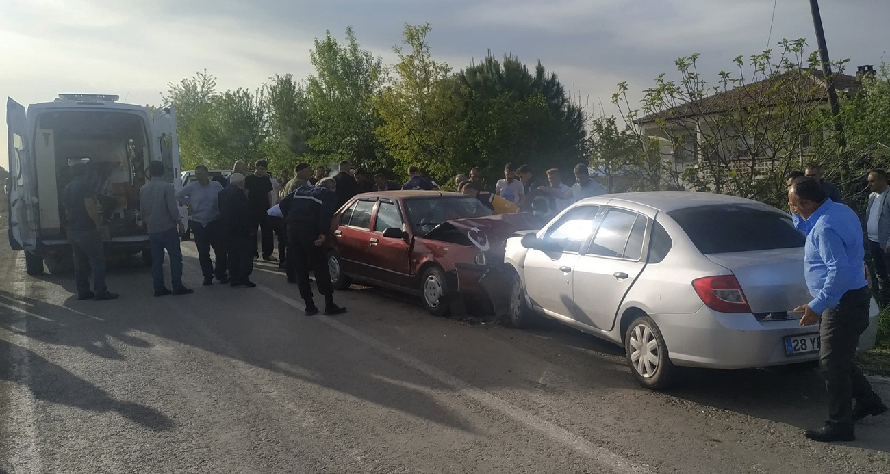 Samsun’da iki otomobil kafa kafaya çarpıştı: 8 yaralı