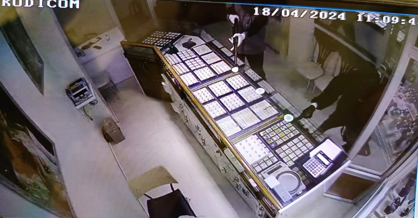 Giresun’daki kuyumcu soygunu güvenlik kameralarına yansıdı