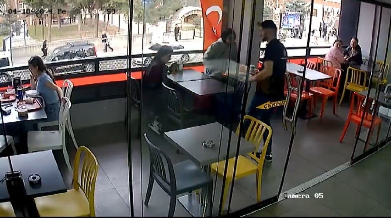 Tokat’ta 5.6 büyüklüğündeki deprem güvenlik kameralarına yansıdı