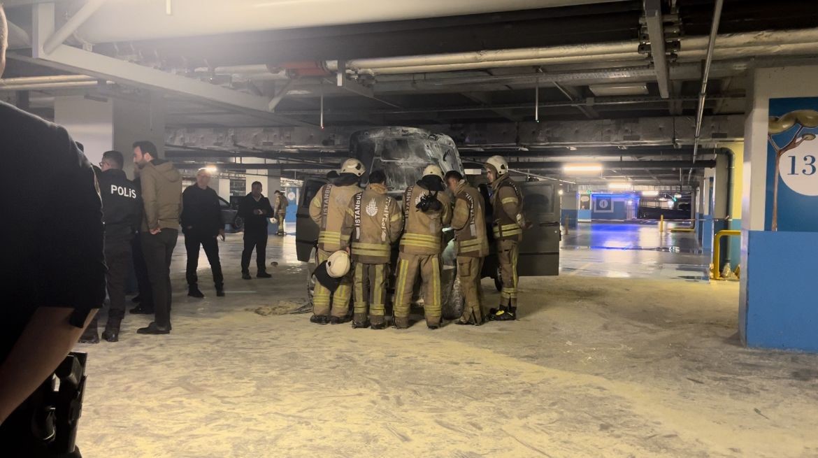 İstinyePark Alışveriş Merkezi’nde yangın: Vatandaşlar tahliye edildi
