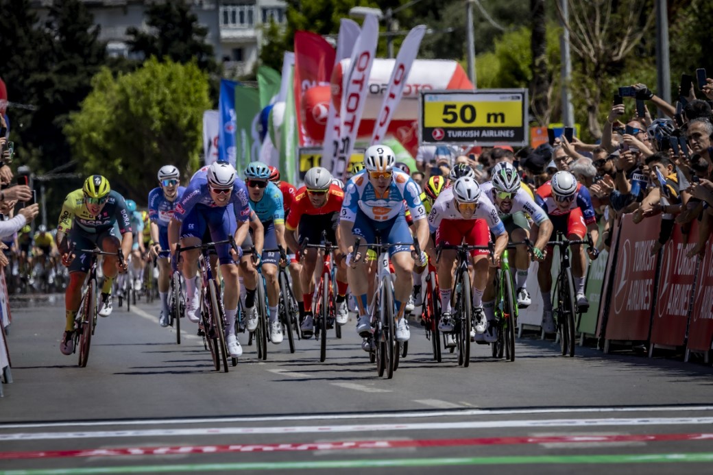 Cumhurbaşkanlığı Türkiye Bisiklet Turunun ilk etabını Fabio Jakobsen kazandı