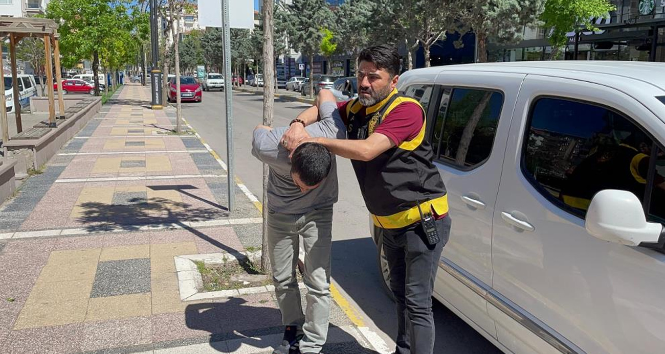 Evi soyarken suçüstü yakalandı, adliyeye girerken sigara istedi