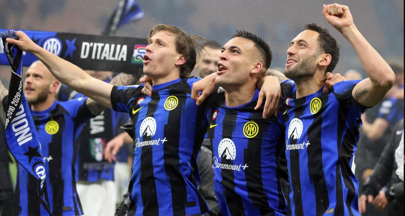 İtalya Serie A’nın 33. haftasında konuk olduğu Milan’ı, 2-1’lik skorla mağlup eden Inter, bitime 5 hafta kala şampiyonluğunu ilan etti. Mavi-siyahlılar ligde 20. kez lig kupasını müzesine götürmeyi başardı.