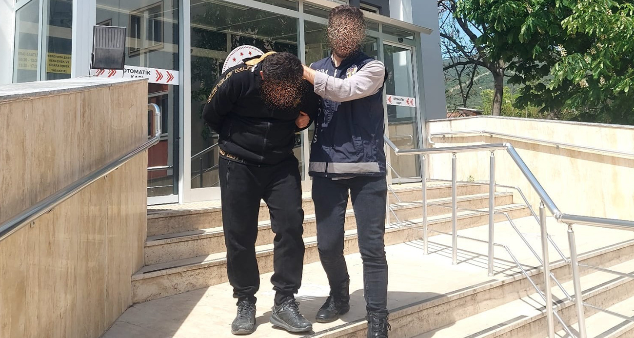 Kocaeli’de yapılan operasyonda 20 düzensiz göçmen yakalanırken, göçmen kaçakçılığı yapan 4 şüpheli tutuklanarak cezaevine gönderildi.