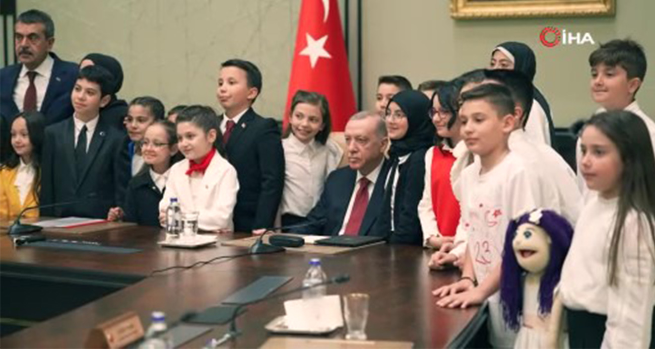 Cumhurbaşkanı Erdoğan, Milli Eğitim Bakanı Tekin ve beraberindeki çocukları kabul etti