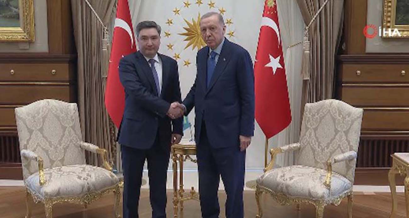 Cumhurbaşkanı Recep Tayyip Erdoğan, Kazakistan Başbakanı Oljas Bektenov’u Cumhurbaşkanlığı Külliyesi’nde kabul etti.