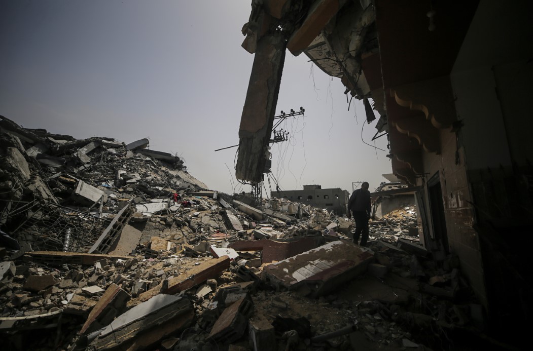 İsrail’in 202 gündür saldırılarını sürdürdüğü Gazze Şeridi’nde hayatını kaybedenlerin sayısı 34 bin 305’e, yaralıların sayısı ise 77 bin 293’e yükseldi.
