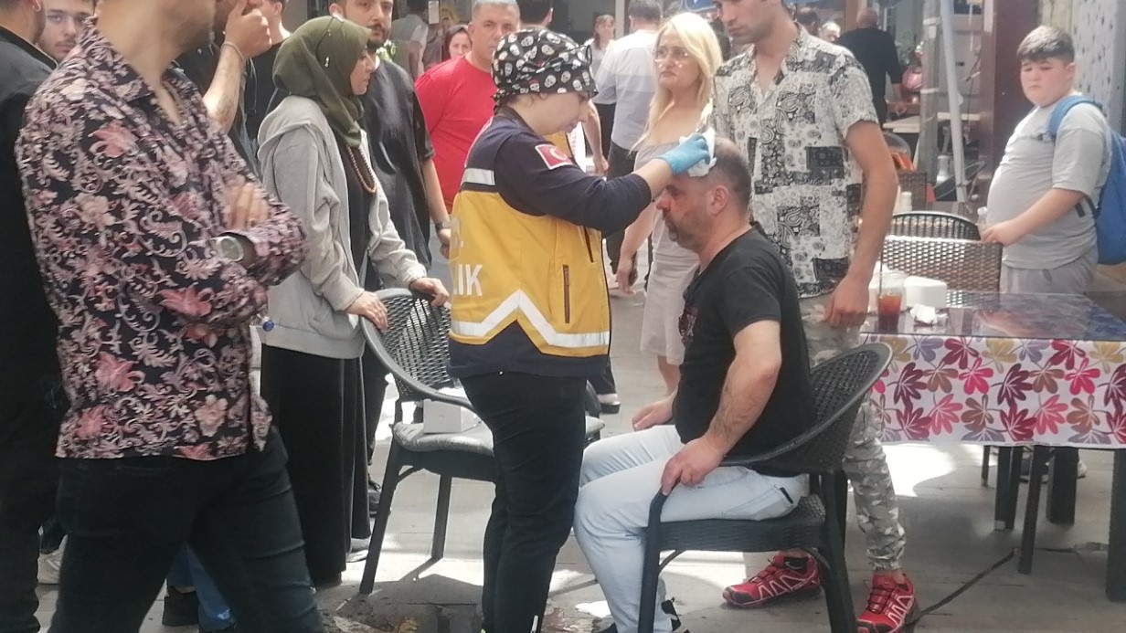 Kebapçı ile çaycının döner çatallı tabela kavgası