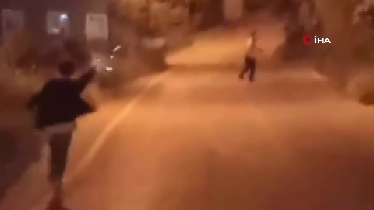 Başakşehir’de çocukların tehlikeli oyunu kamerada: Silahı ateşleyerek arkadaşını kovaladı